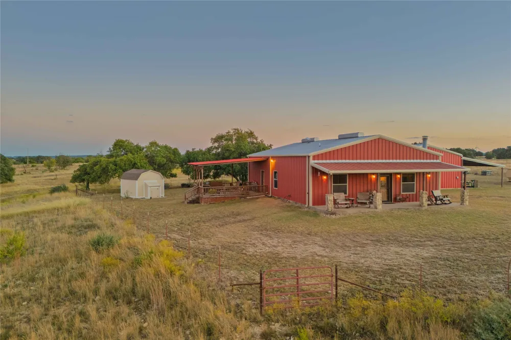 3270 Fm-573 Comanche, TX 76442