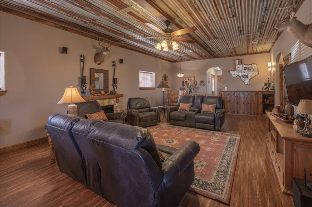 3270 Fm-573 Comanche, TX 76442
