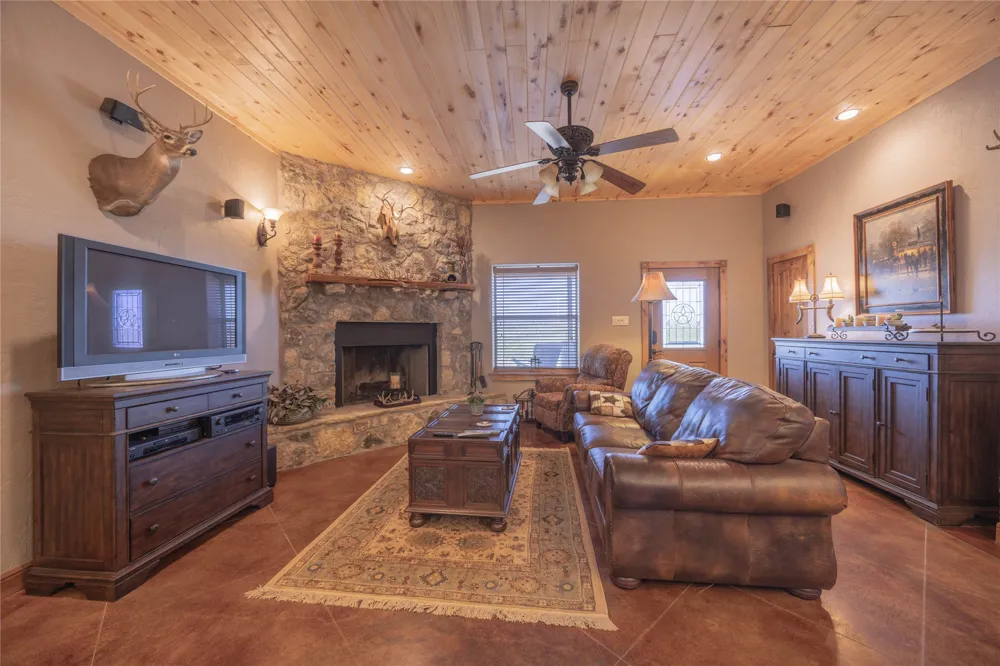 3270 Fm-573 Comanche, TX 76442