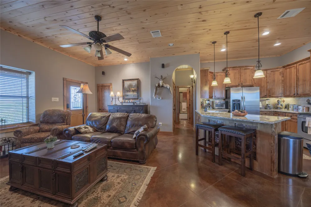 3270 Fm-573 Comanche, TX 76442