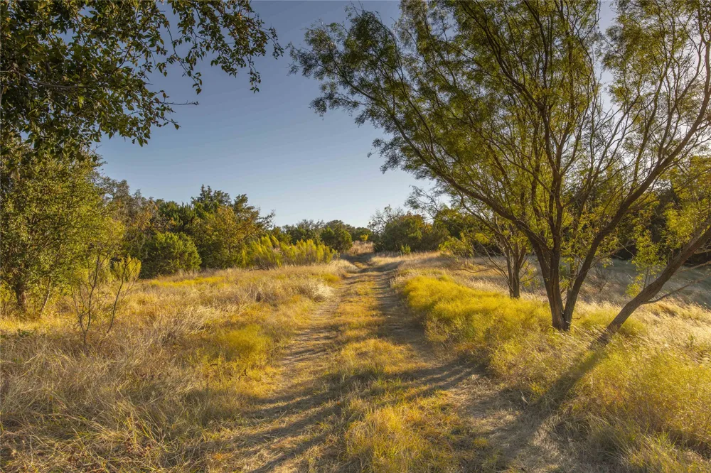 3270 Fm-573 Comanche, TX 76442