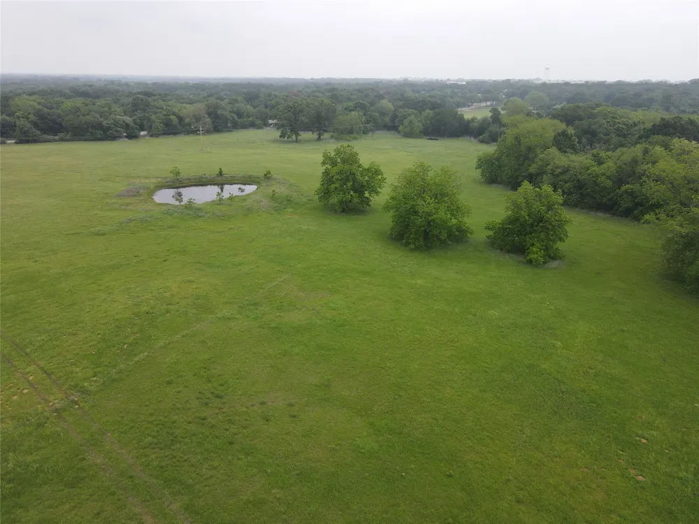 20 Gathings Avenue Covington, TX 76636