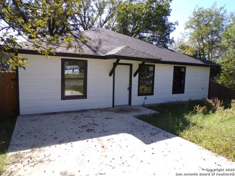 705 W Cargile