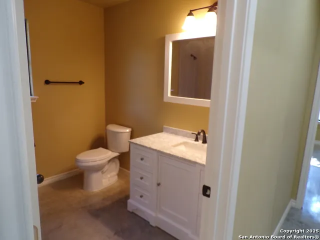705 W Cargile Uvalde, TX 78801