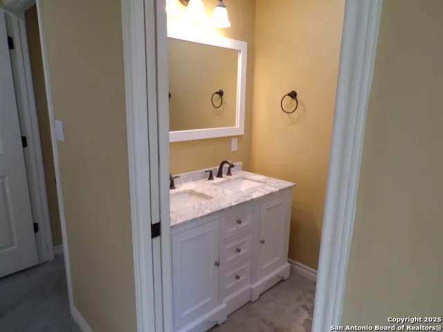705 W Cargile Uvalde, TX 78801