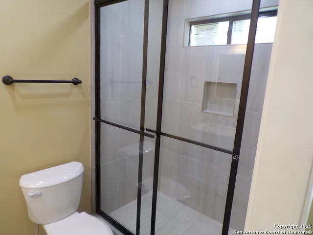 705 W Cargile Uvalde, TX 78801