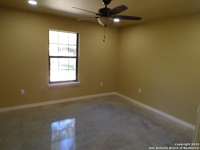 705 W Cargile Uvalde, TX 78801