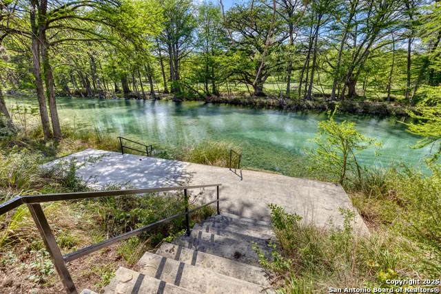 405 Ridge Loop Rio Frio, TX 78879