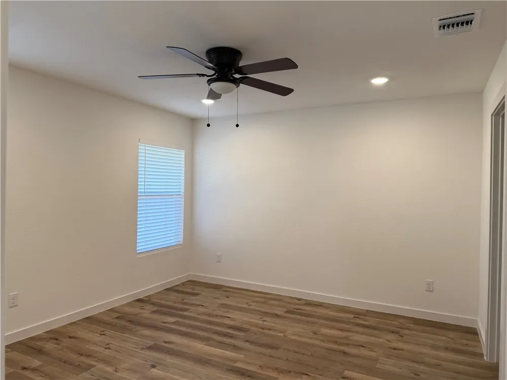 2105 VISTA ROSA #1 Three Rivers, TX 78071