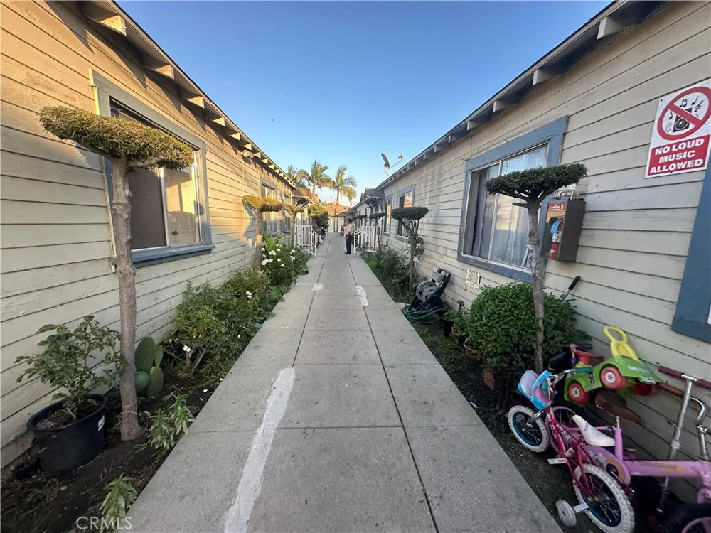 920 mcfarland Avenue Wilmington, CA 90744