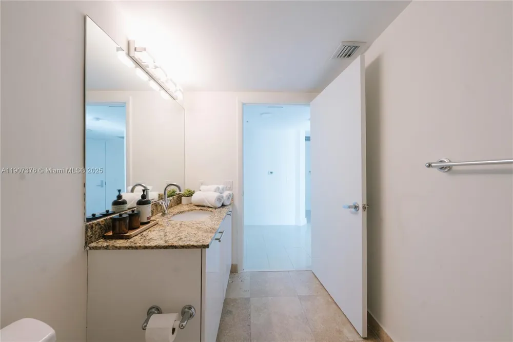 41 SE 5th St #1217 Miami, FL 33131