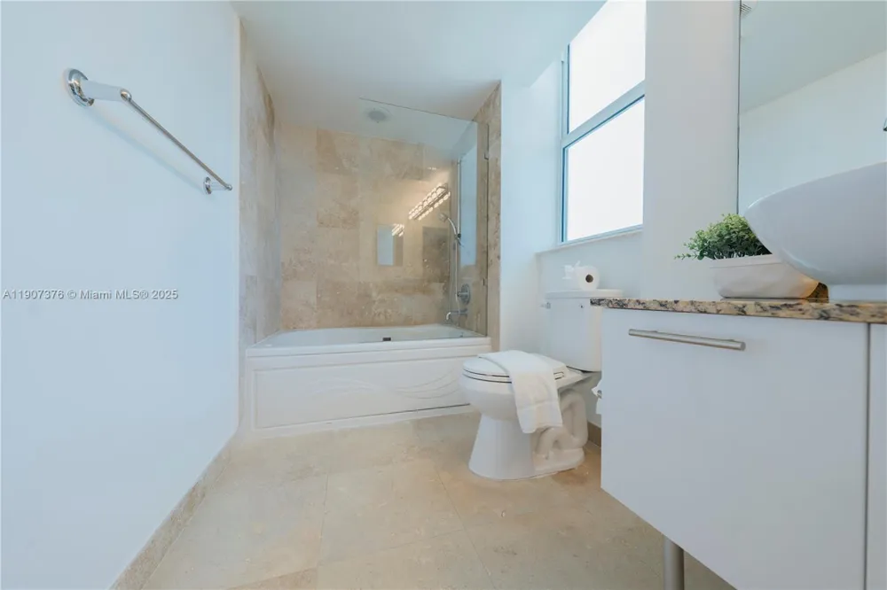 41 SE 5th St #1217 Miami, FL 33131