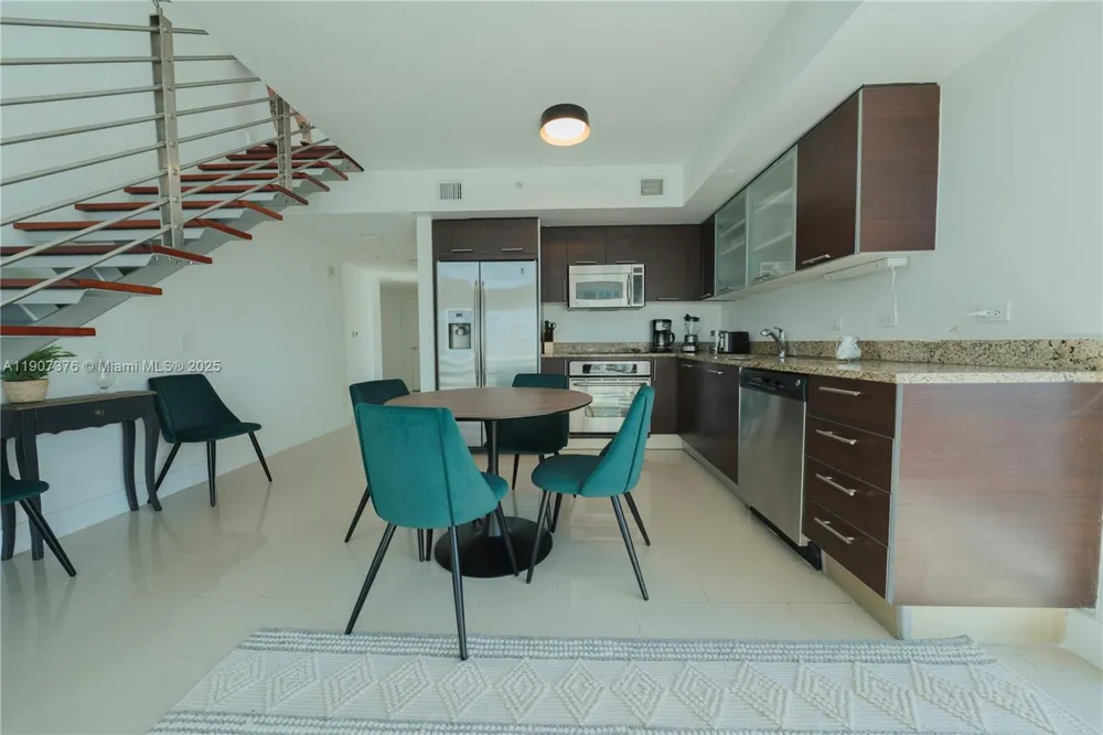 41 SE 5th St #1217 Miami, FL 33131