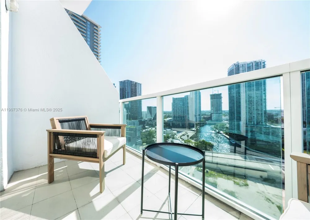 41 SE 5th St #1217 Miami, FL 33131