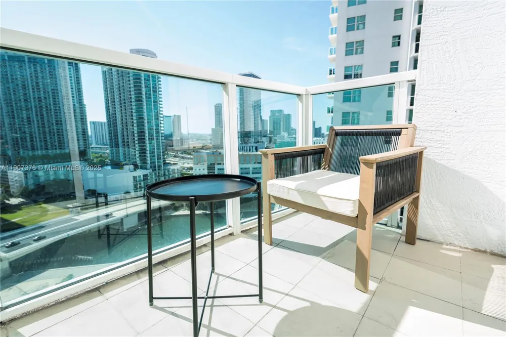 41 SE 5th St #1217 Miami, FL 33131