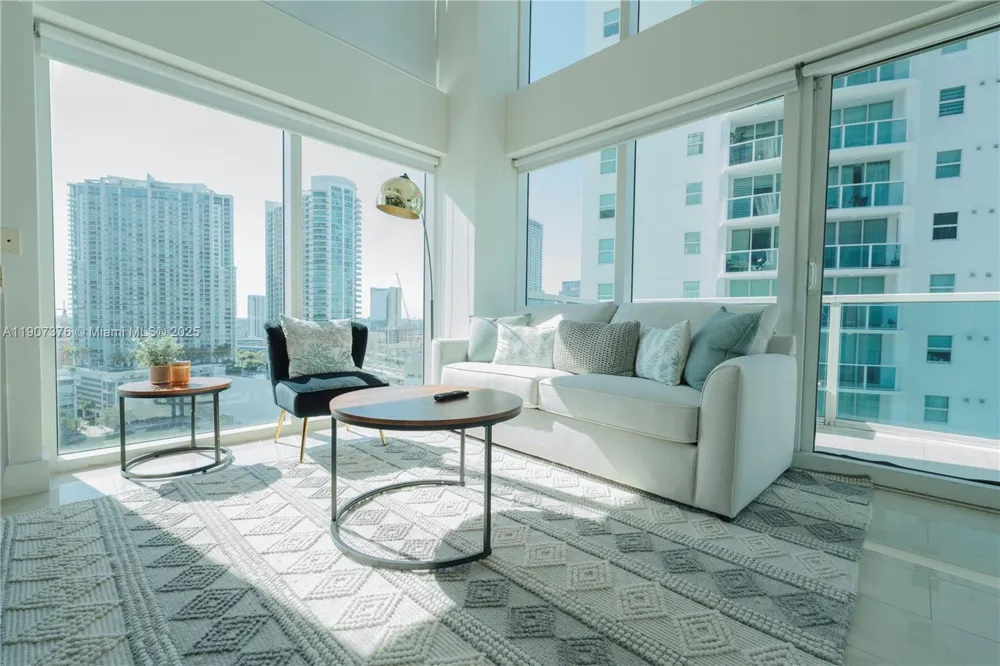 41 SE 5th St #1217 Miami, FL 33131