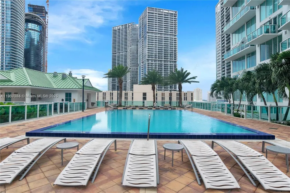 41 SE 5th St #1217 Miami, FL 33131