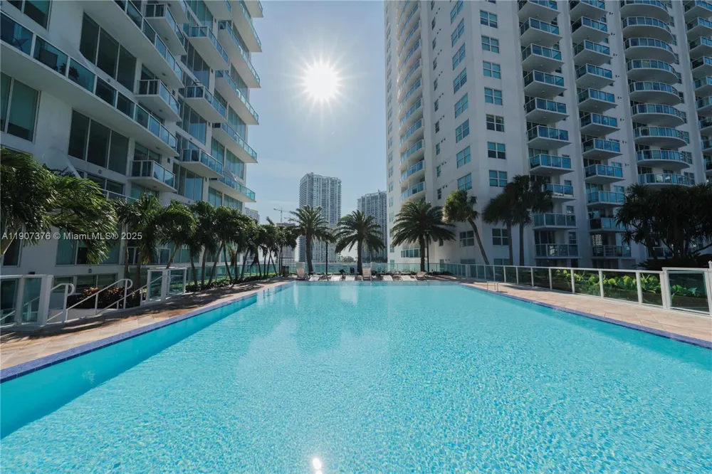 41 SE 5th St #1217 Miami, FL 33131