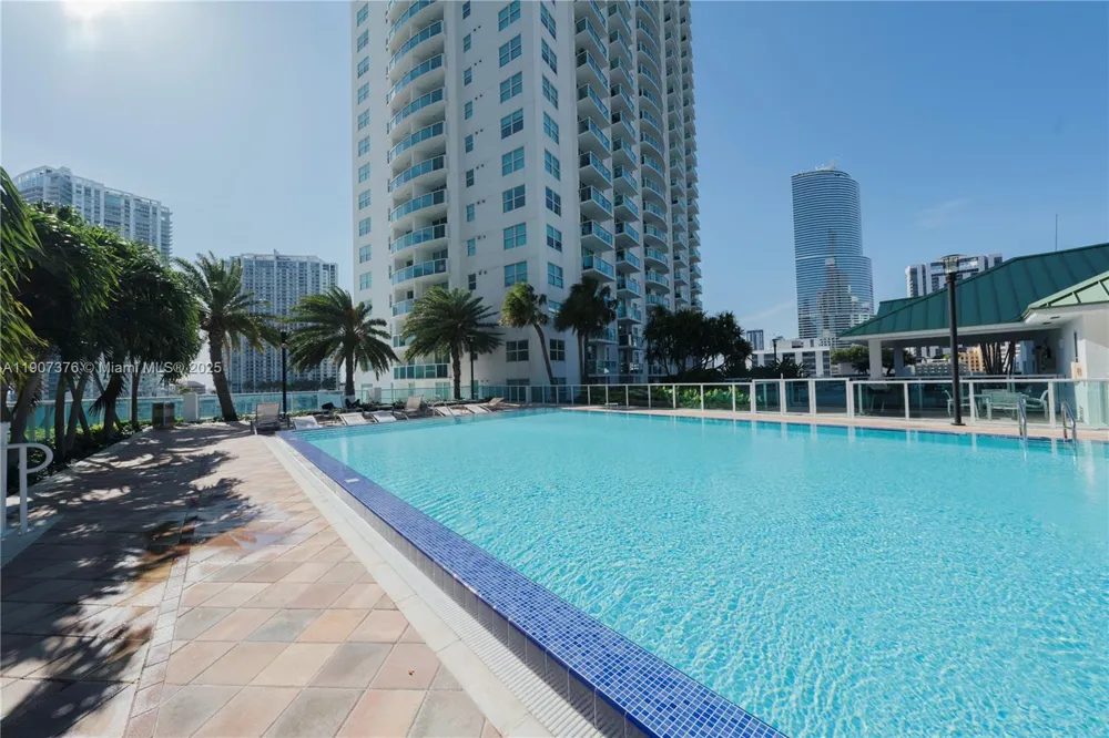 41 SE 5th St #1217 Miami, FL 33131