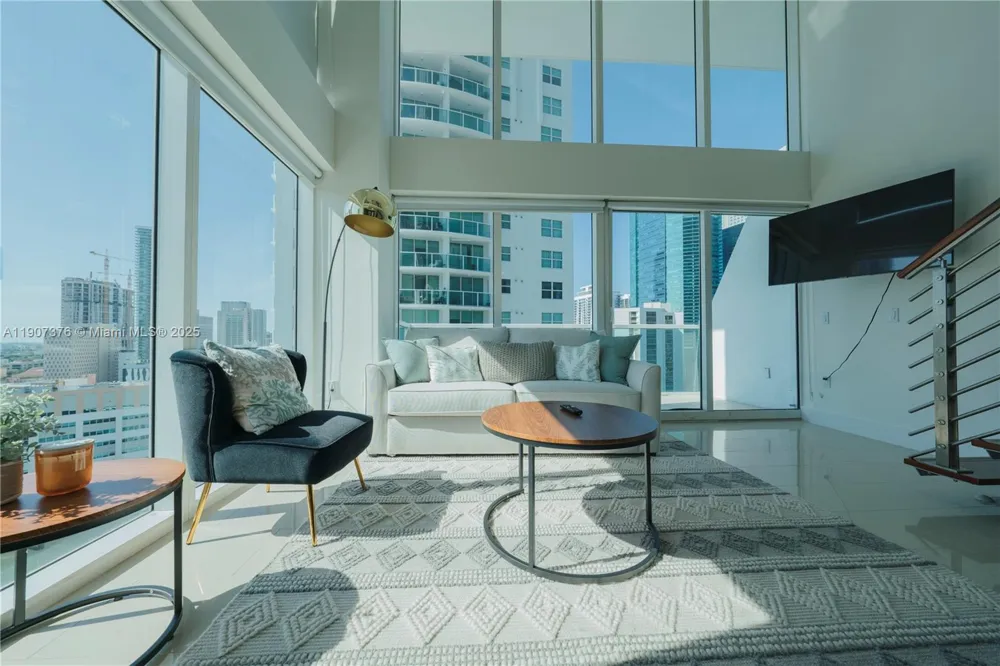 41 SE 5th St #1217 Miami, FL 33131