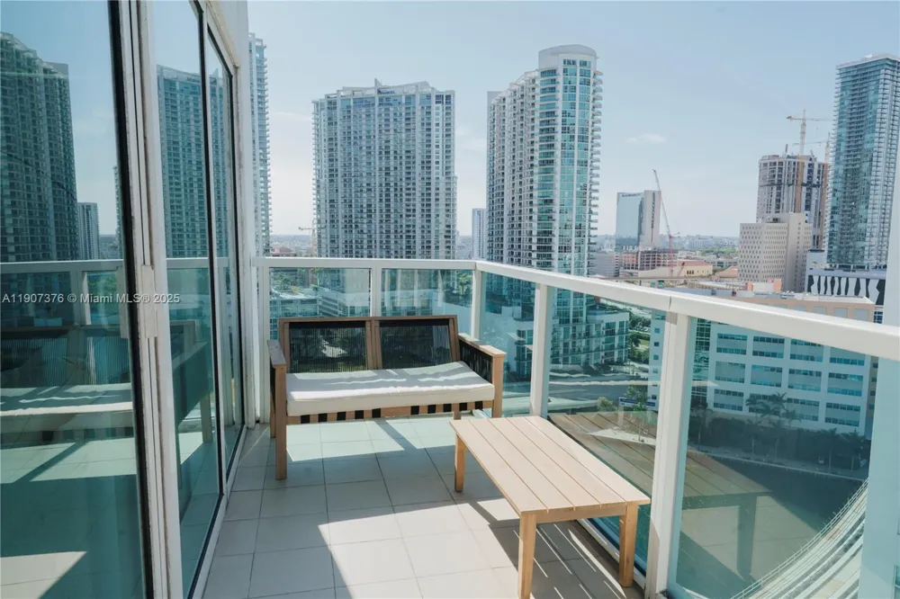 41 SE 5th St #1217 Miami, FL 33131