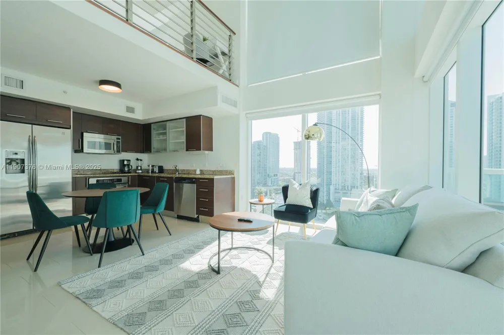 41 SE 5th St #1217 Miami, FL 33131