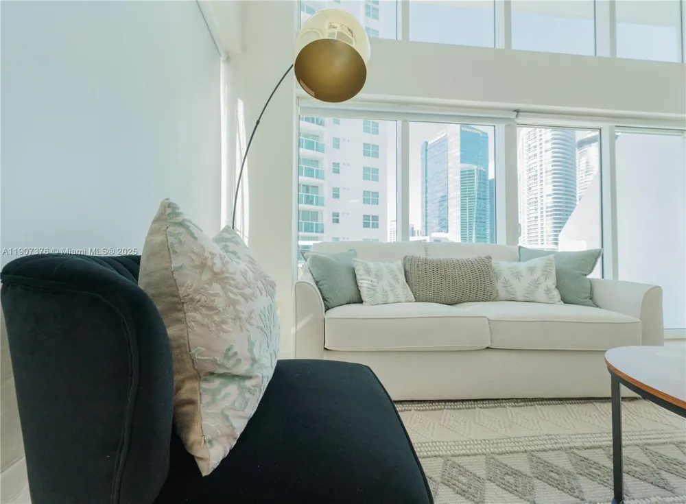 41 SE 5th St #1217 Miami, FL 33131