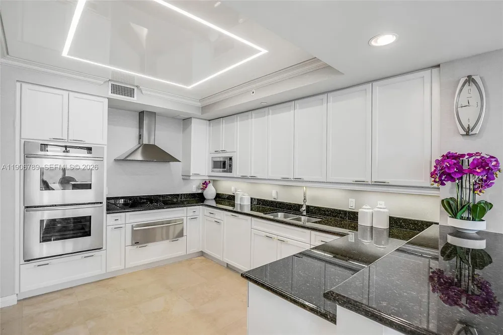20201 E Country Club Dr #1903 Aventura, FL 33180