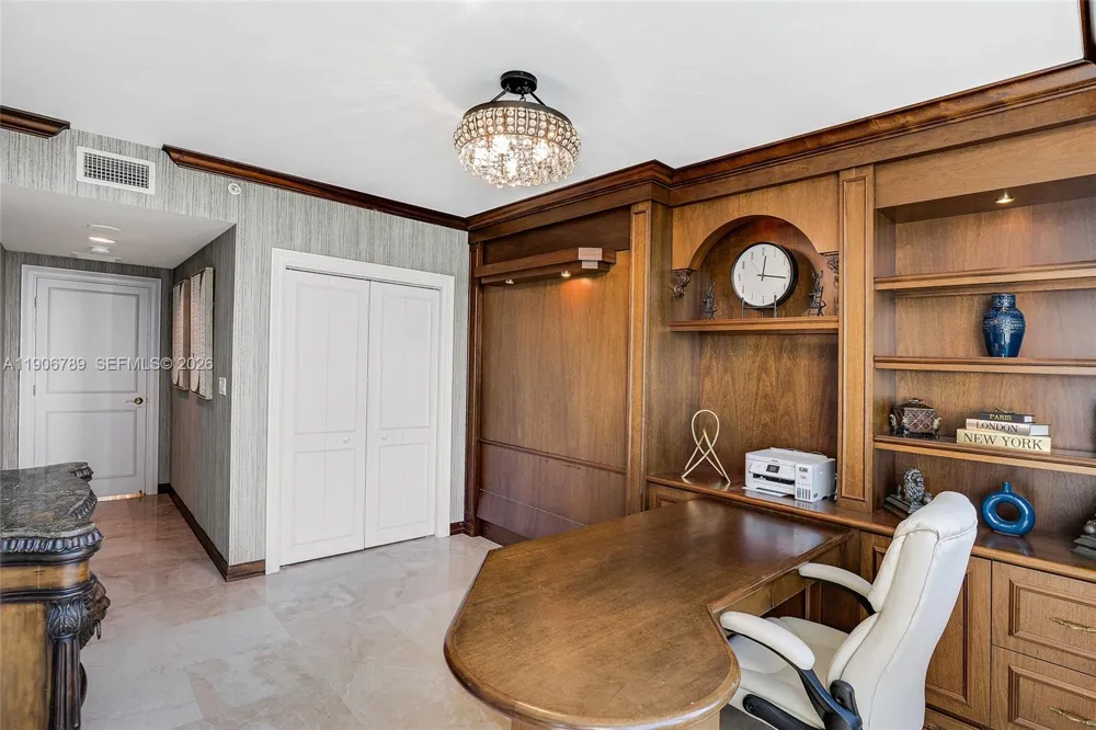 20201 E Country Club Dr #1903 Aventura, FL 33180