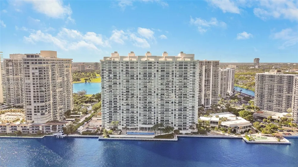 20201 E Country Club Dr #1903 Aventura, FL 33180