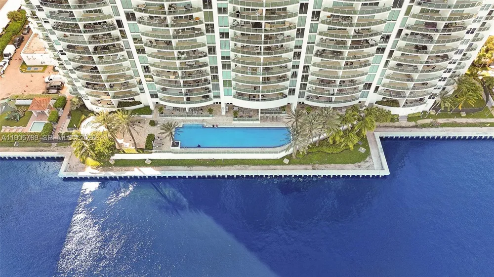 20201 E Country Club Dr #1903 Aventura, FL 33180