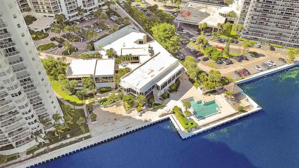 20201 E Country Club Dr #1903 Aventura, FL 33180