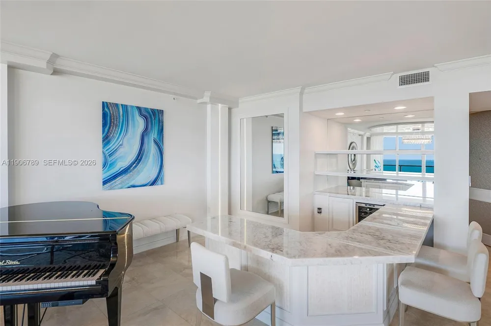 20201 E Country Club Dr #1903 Aventura, FL 33180