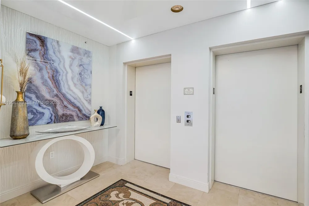20201 E Country Club Dr #1903 Aventura, FL 33180