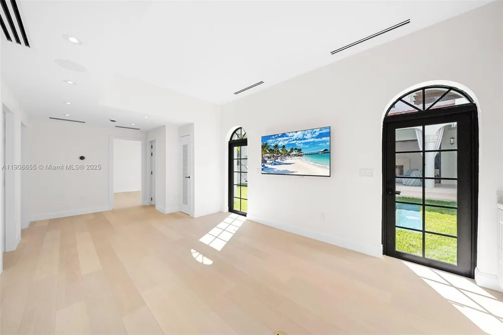 601 NE 56th St Miami, FL 33137