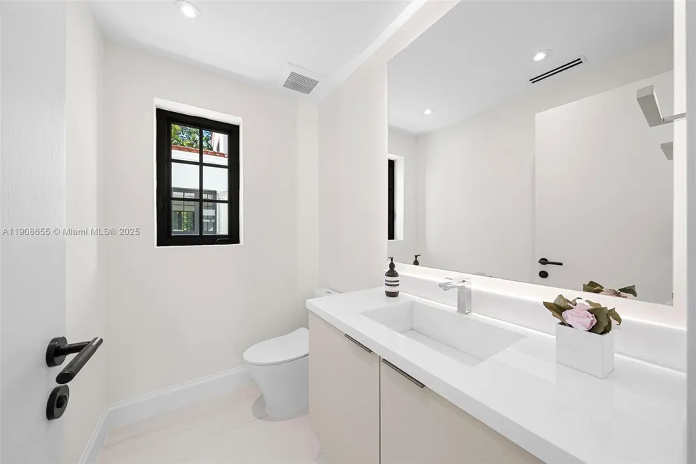 601 NE 56th St Miami, FL 33137