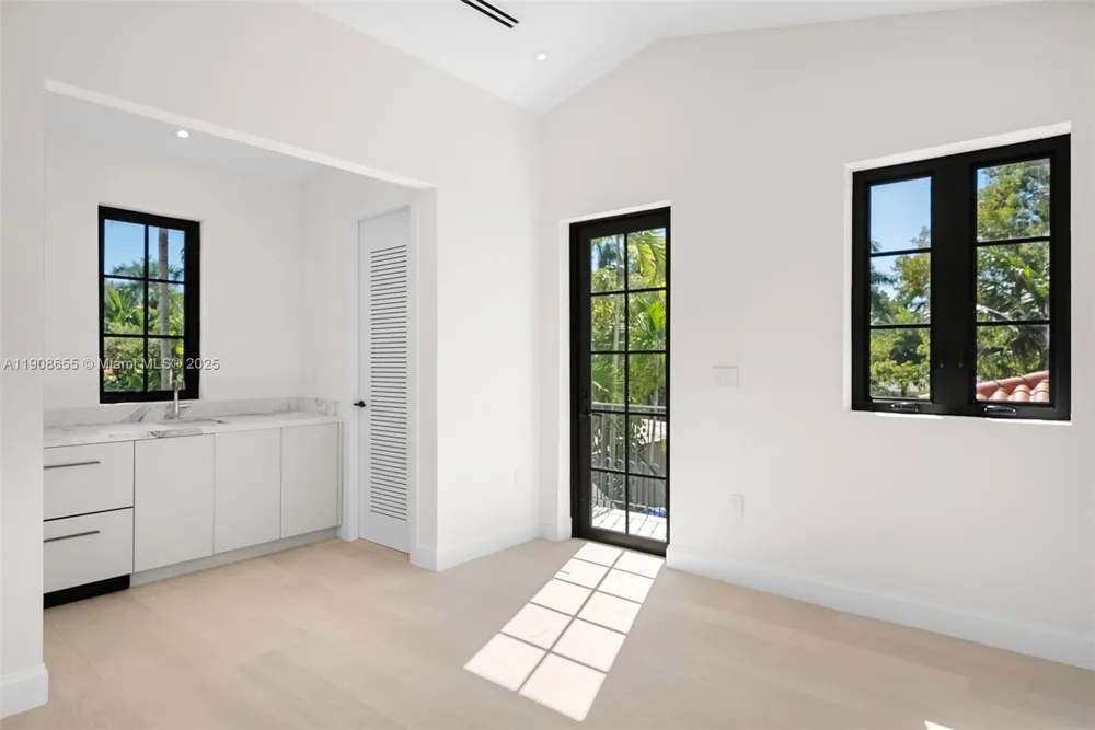 601 NE 56th St Miami, FL 33137