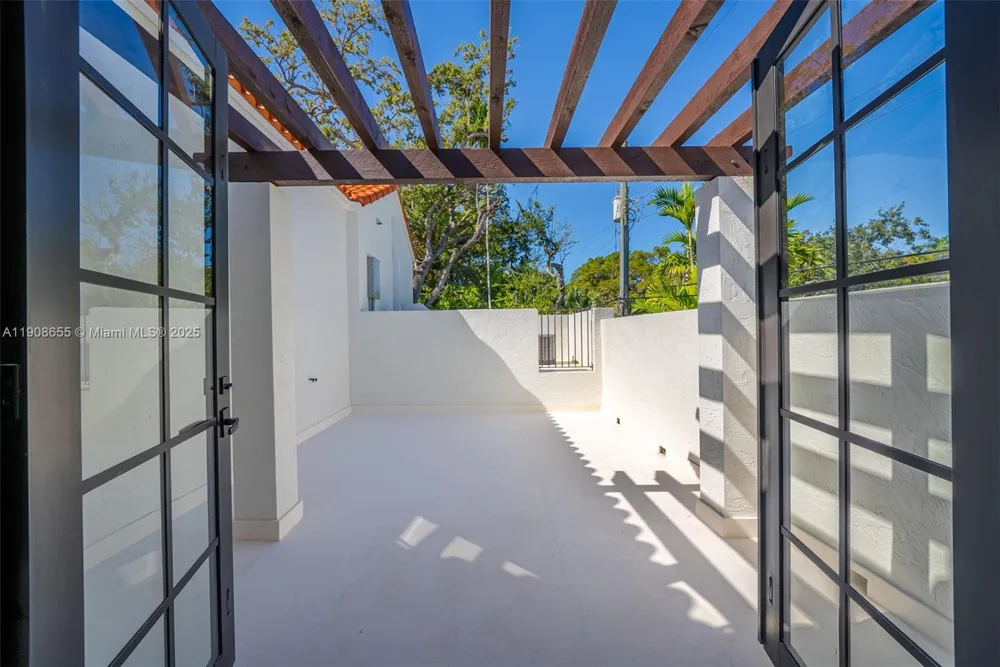 601 NE 56th St Miami, FL 33137