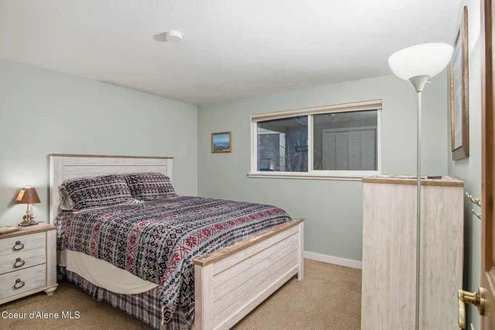 527 Creekside Drive Priest Lake, ID 83856
