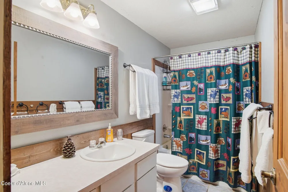 527 Creekside Drive Priest Lake, ID 83856