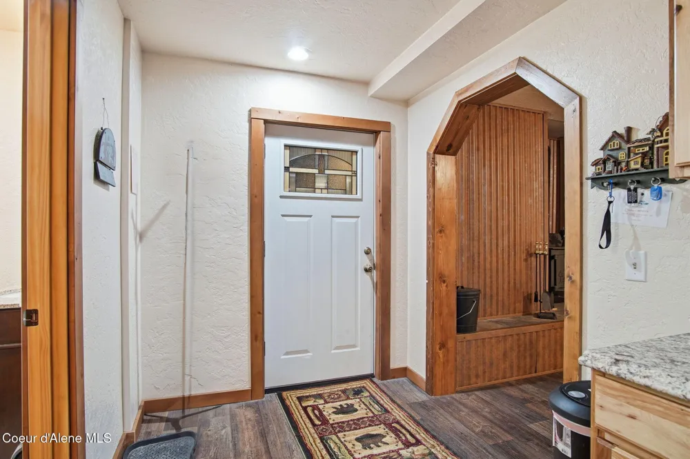 527 Creekside Drive Priest Lake, ID 83856