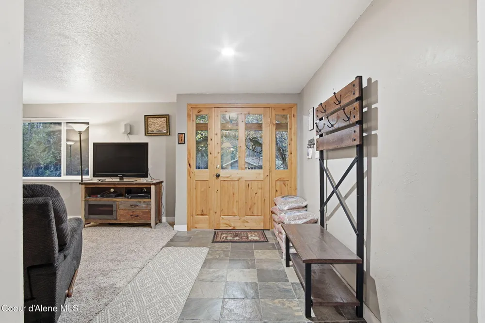 527 Creekside Drive Priest Lake, ID 83856