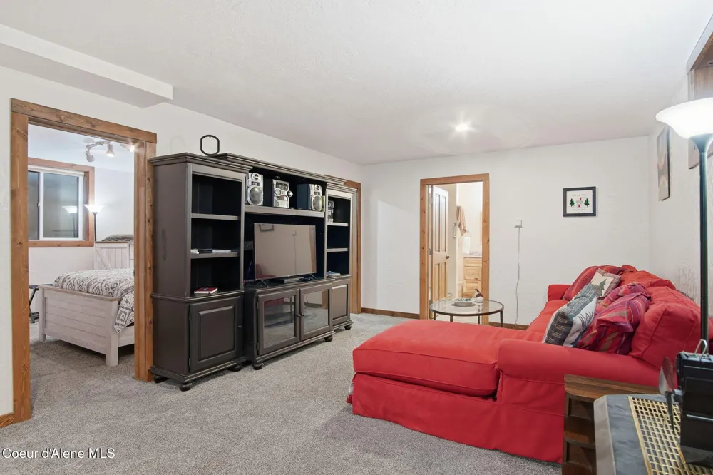 527 Creekside Drive Priest Lake, ID 83856