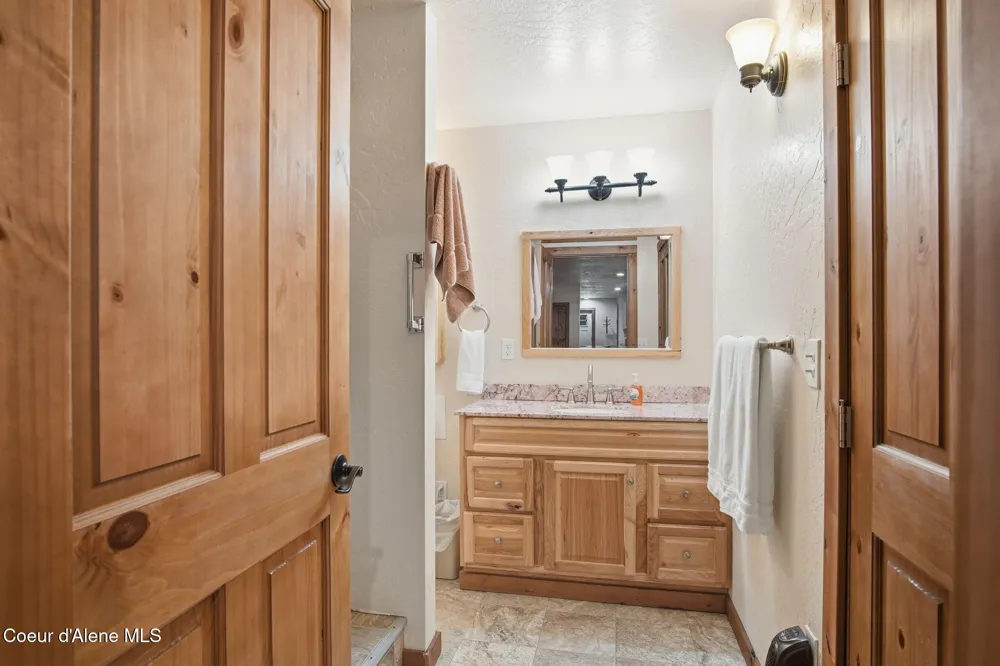 527 Creekside Drive Priest Lake, ID 83856