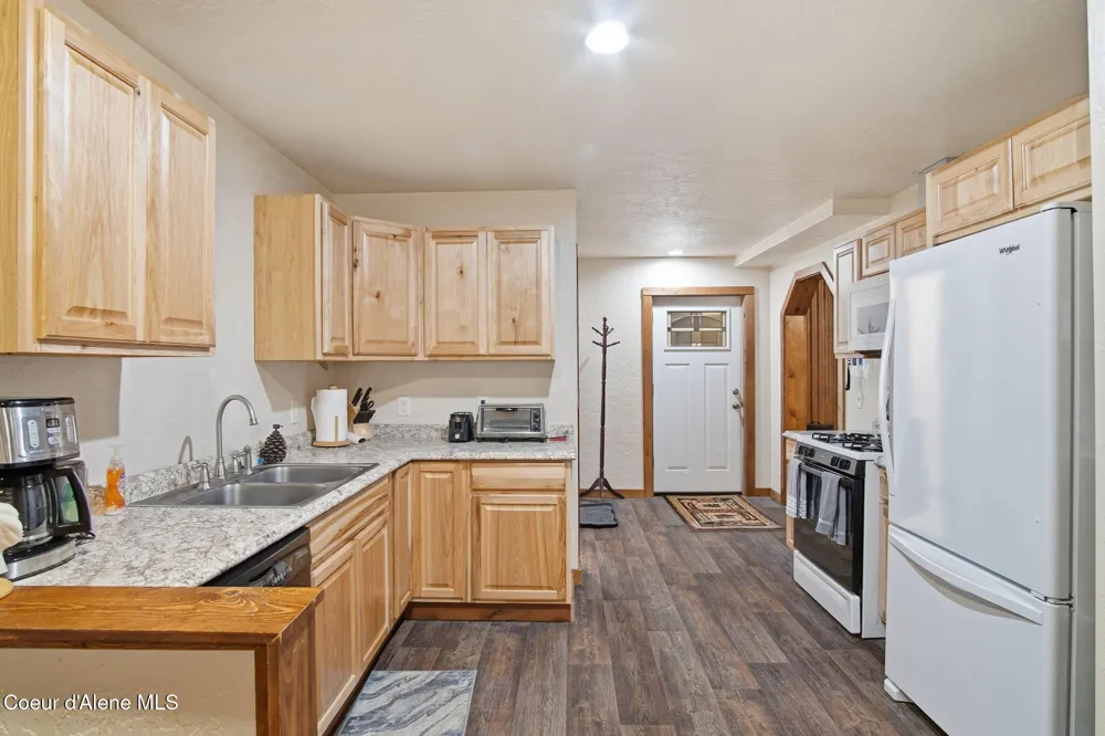 527 Creekside Drive Priest Lake, ID 83856
