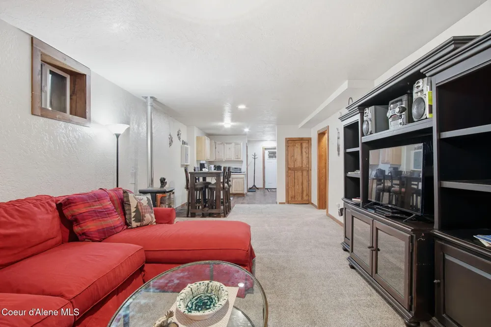 527 Creekside Drive Priest Lake, ID 83856