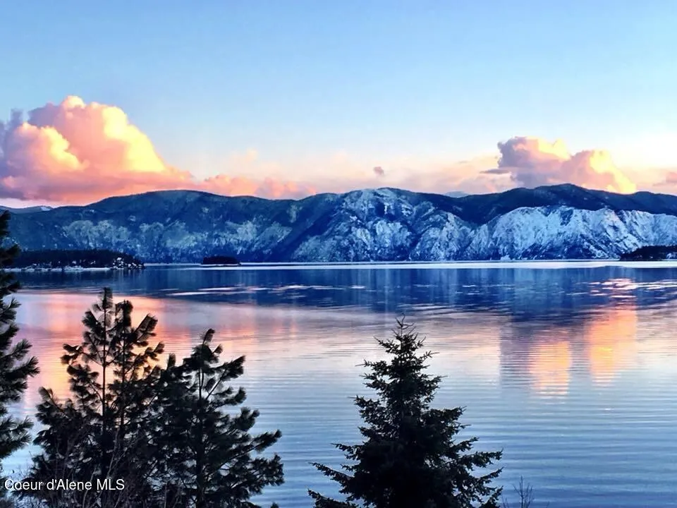 1808 Garfield Bay Road Sagle, ID 83860