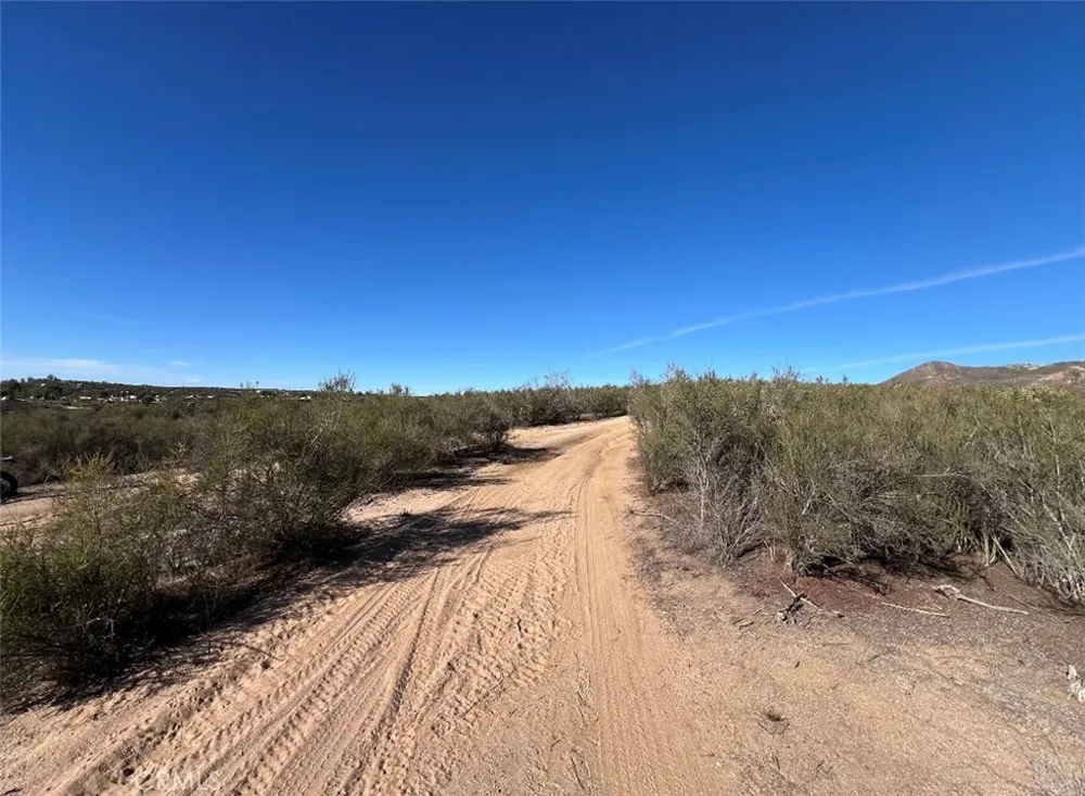 E Benton Rd Hemet, CA 92544