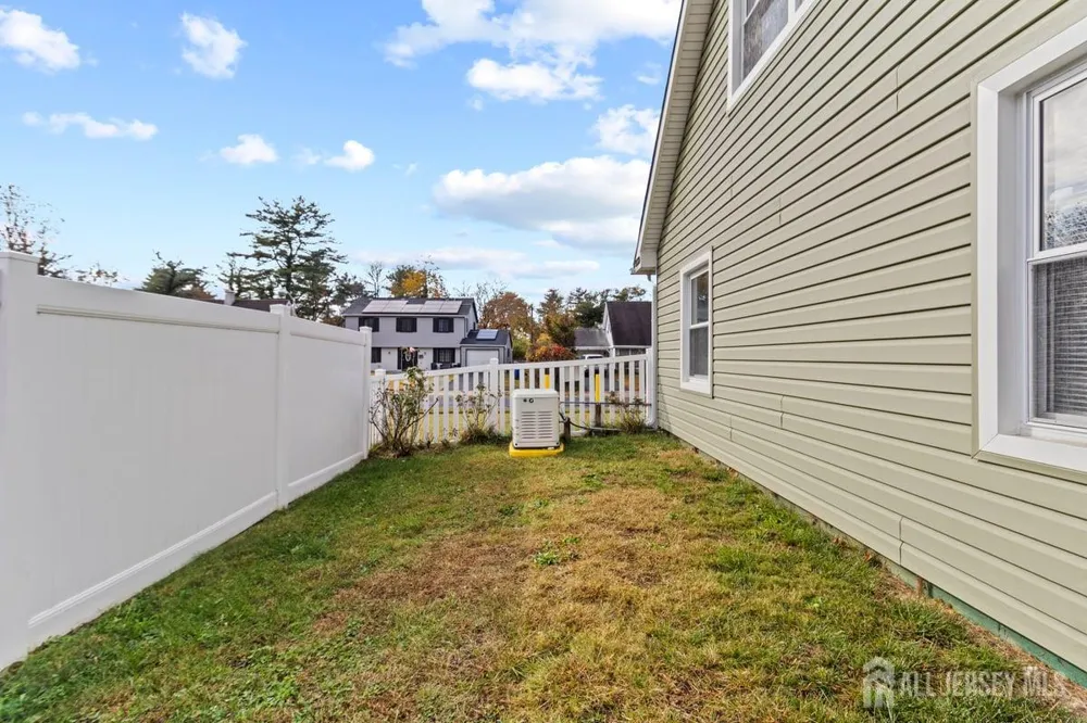 74 Beaverdale Lane Willingboro, NJ 08046