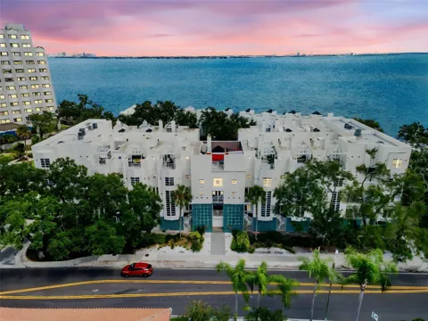 4950 BAYSHORE BOULEVARD #23
